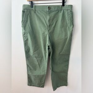 G.H. Bass & Co. Women’s Green Chino Cropped Pants, Size 14